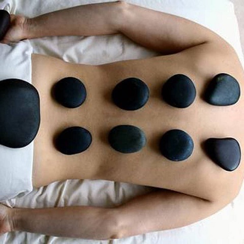 ماساژ سنگ داغ